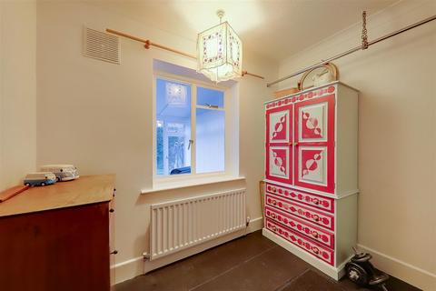 2 Brookdean Road, Worthing, BN11 2PB