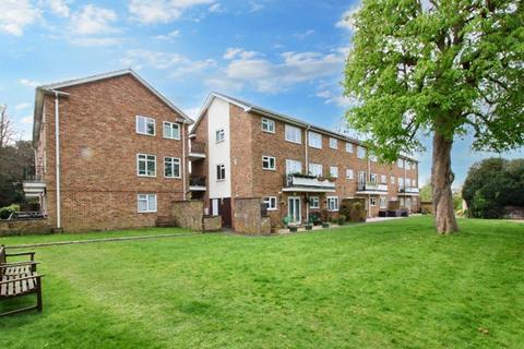 26 Linden Court, Leatherhead, KT22 7JG