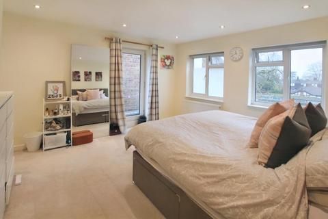 26 Linden Court, Leatherhead, KT22 7JG
