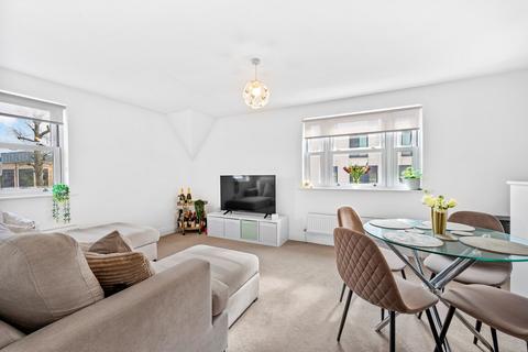 2 bedroom apartment for sale, Crouch Oak Lane, Addlestone, KT15