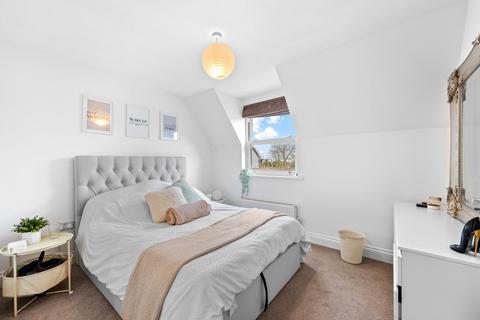 2 bedroom apartment for sale, Crouch Oak Lane, Addlestone, KT15