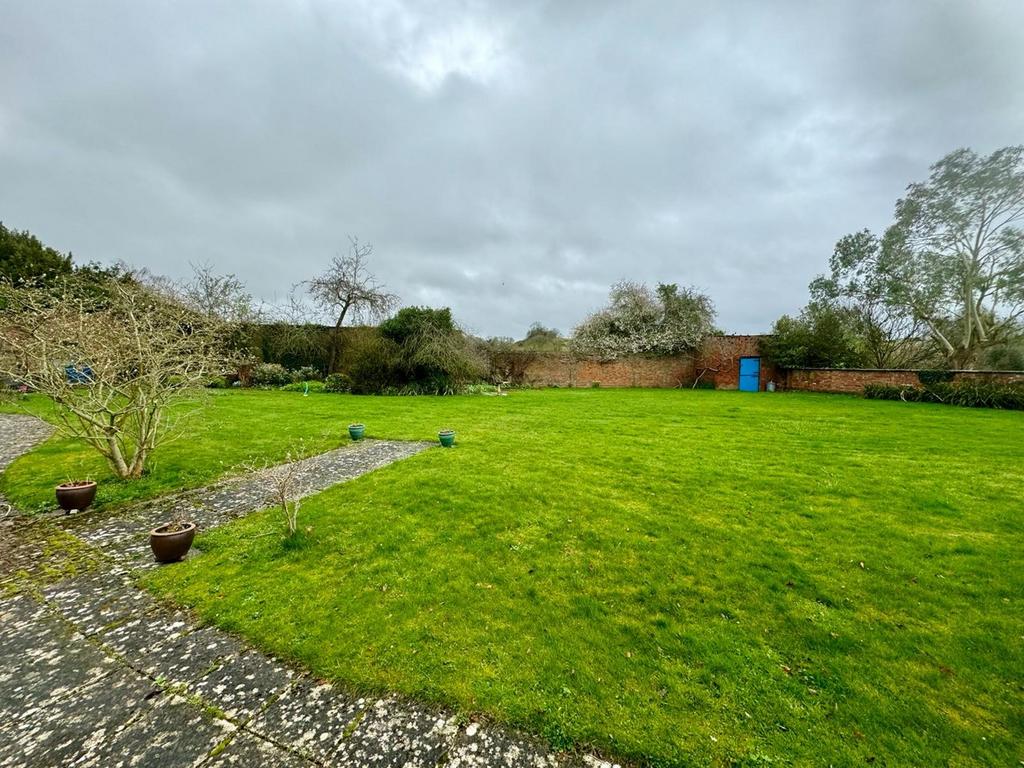 Burghill, Hereford, HR4 3 bed property with land for sale £225,000