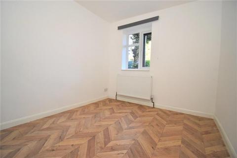 3 bedroom apartment to rent, Queens Road, Twickenham