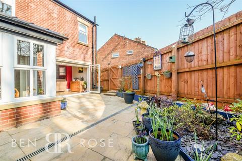 3 bedroom end of terrace house for sale, Fox Lane, Leyland