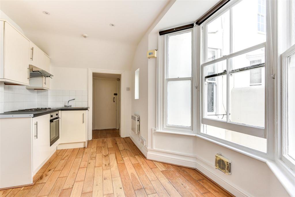 Lansdowne Square, Hove BN3 Studio £850 pcm (£196 pw)