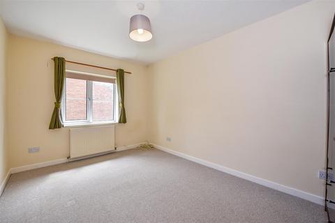 2 bedroom flat for sale, Lynwood Drive, Andover