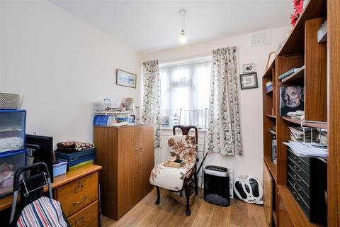 71a Warren Road, Chingford, London, E4 6QR