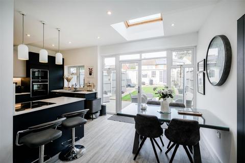 31 Yardley Lane, London, E4 7RS