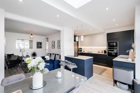31 Yardley Lane, London, E4 7RS