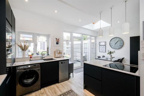 31 Yardley Lane, London, E4 7RS