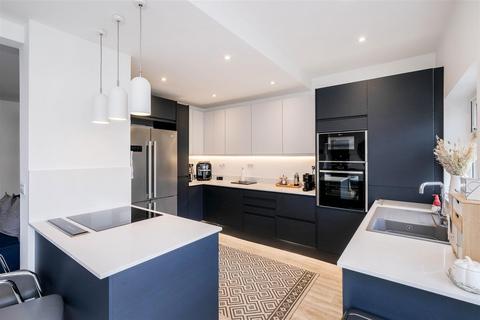 31 Yardley Lane, London, E4 7RS