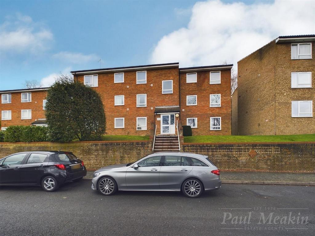 Montana Close, Sanderstead 2 bed flat for sale £285,000