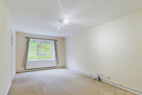 2 bedroom flat for sale, Montana Close, Sanderstead