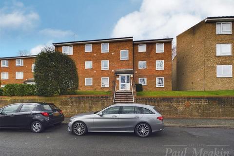 30 Montana Close, South Croydon, CR2 0AT