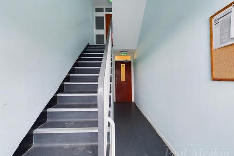 30 Montana Close, South Croydon, CR2 0AT