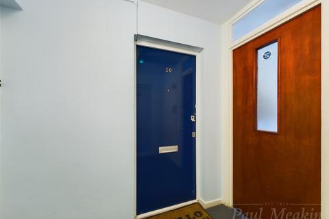30 Montana Close, South Croydon, CR2 0AT