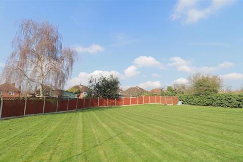 3 bedroom detached bungalow for sale, Motts Close, Braintree