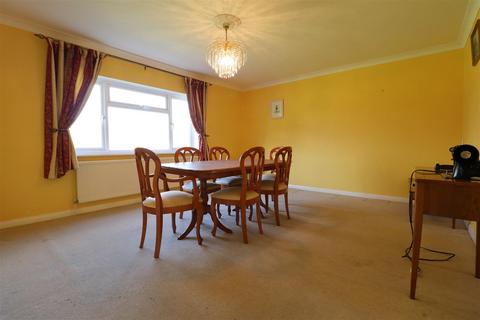 3 bedroom detached bungalow for sale, Motts Close, Braintree