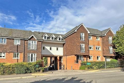 2 bedroom flat for sale, Ladbroke Road, Redhill