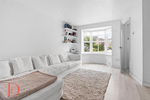2 bedroom house for sale - Tewkesbury Close, Loughton IG10