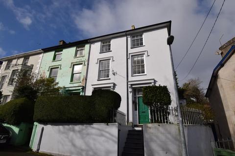 5 bedroom end of terrace house for sale, Garth Road, Porthmadog