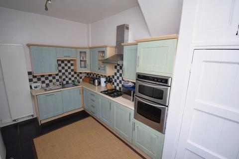 5 bedroom end of terrace house for sale, Garth Road, Porthmadog