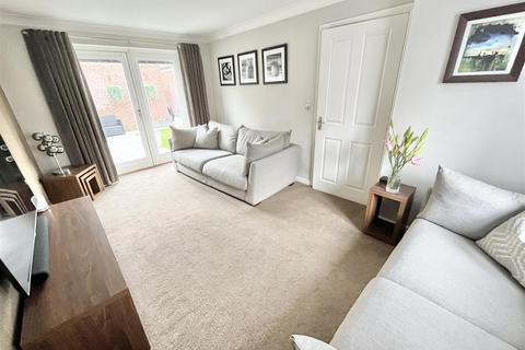 3 bedroom terraced house for sale, Parkgate Road, West Timperley, Altrincham