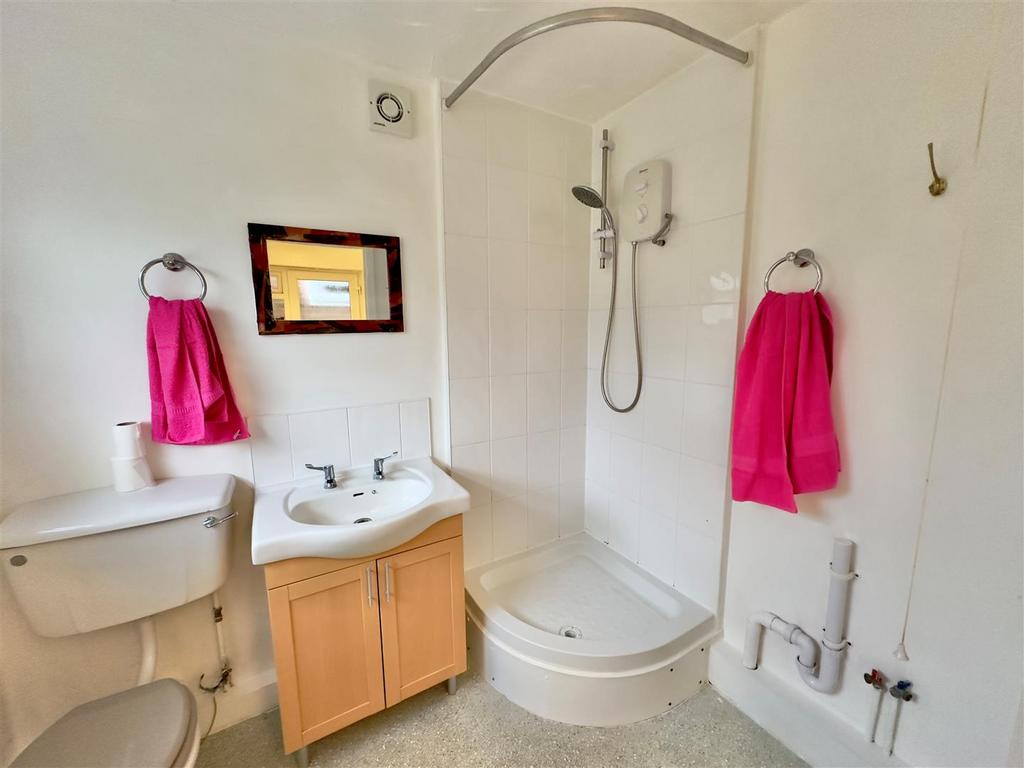 Annexe Shower Room.jpg
