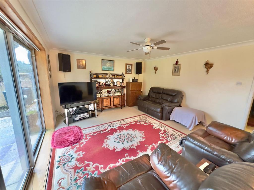 Living Room 2.jpg