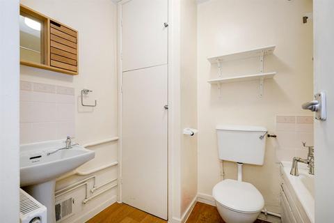 52 Gardner Close, London, E11 2HN