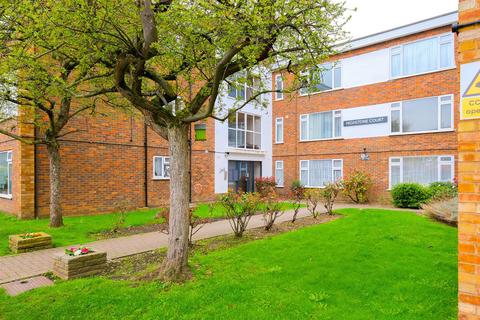 2 bedroom flat for sale, Highstone Court, New Wanstead