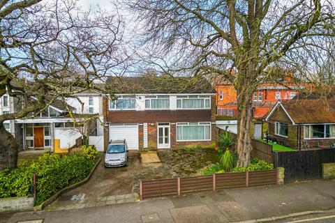 Gartina Hermitage Walk, London, E18 2BN