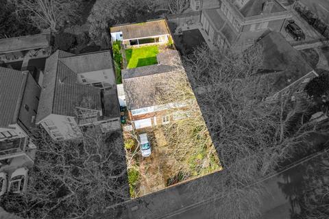 Gartina Hermitage Walk, London, E18 2BN