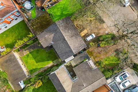 Gartina Hermitage Walk, London, E18 2BN