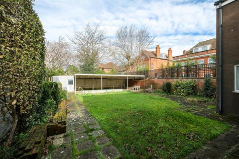Gartina Hermitage Walk, London, E18 2BN