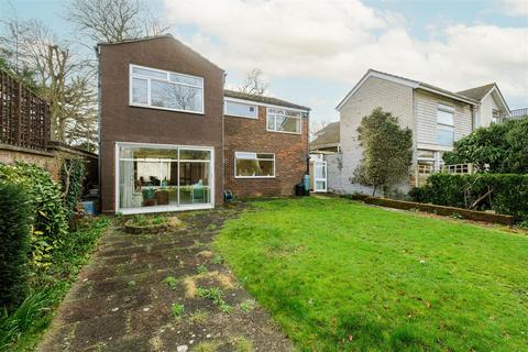 Gartina Hermitage Walk, London, E18 2BN
