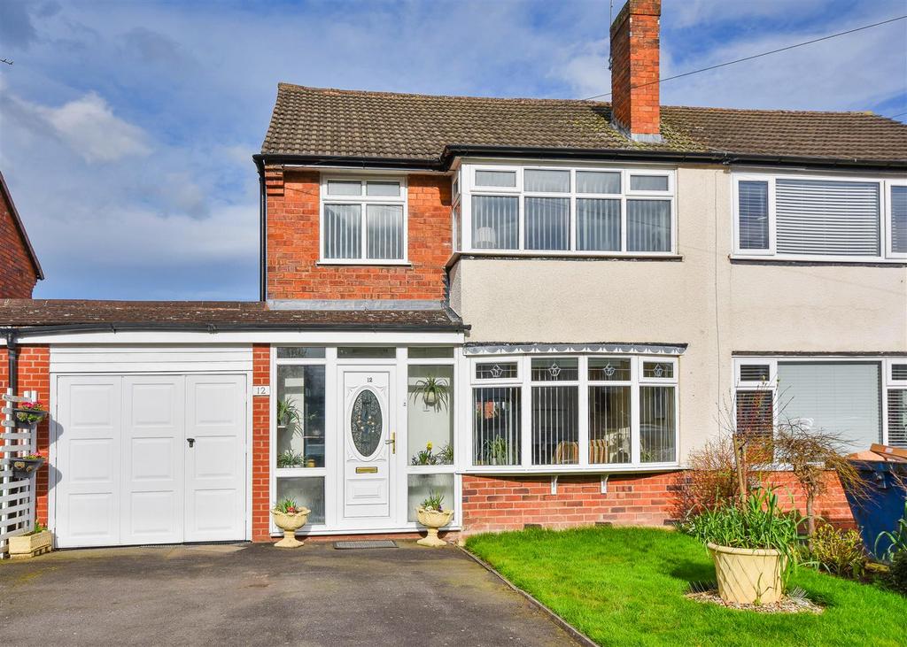 12 Oakfield Road, Codsall, Wolverhampton 3 bed semidetached house for
