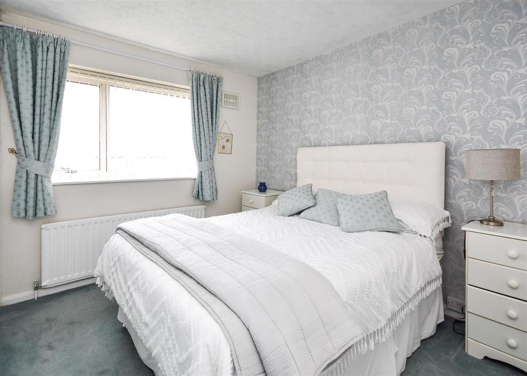 12 Oakfield Road - Bedroom 2 (2).jpg