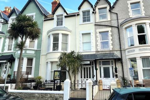 Guest house for sale, Arvon Avenue, Llandudno