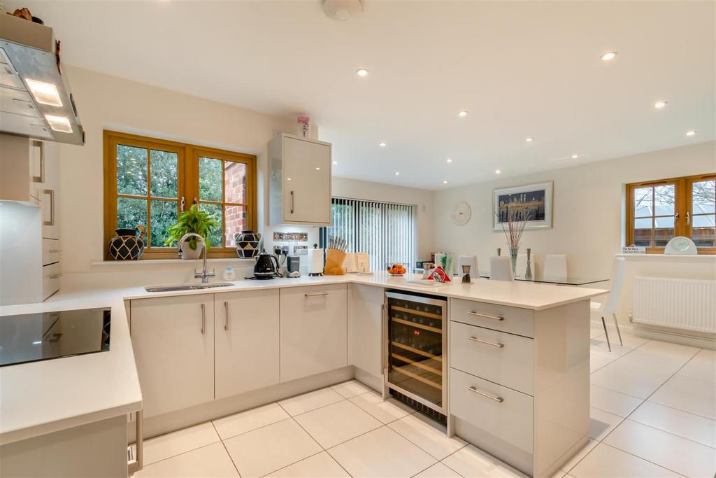 Kitchen/Breakfast Room