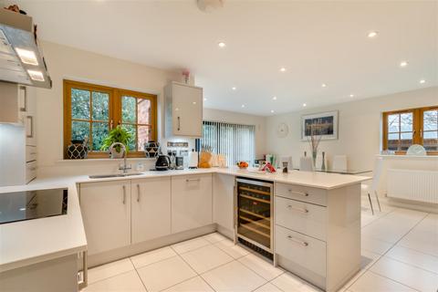 5 bedroom detached house for sale, Saxon Way, Tovil