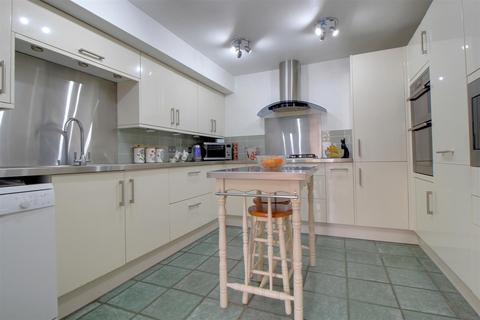 9 Brunswick Square, Gloucester, GL1 1UG