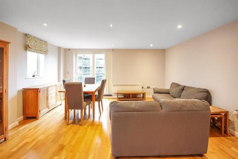 2 bedroom flat to rent, West Street, Brighton