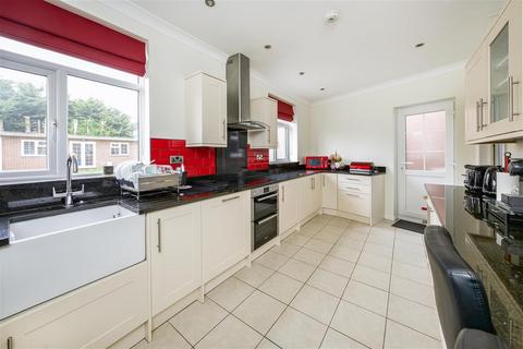 3 bedroom semi-detached house for sale, Downs View, Isleworth