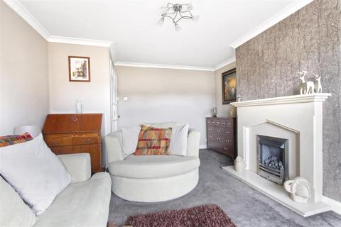 2 bedroom apartment for sale, Shaw Close, Cheshunt