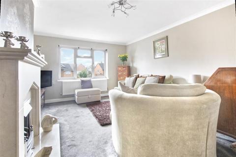 7 Shaw Close, Cheshunt, Waltham Cross, EN8 0HD