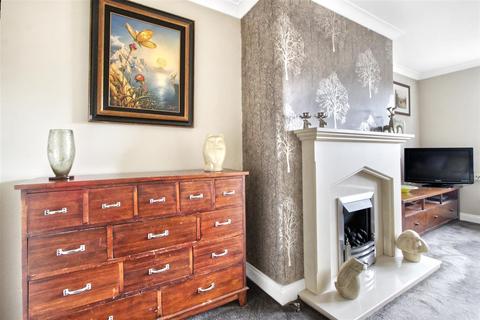 7 Shaw Close, Cheshunt, Waltham Cross, EN8 0HD
