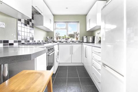 7 Shaw Close, Cheshunt, Waltham Cross, EN8 0HD