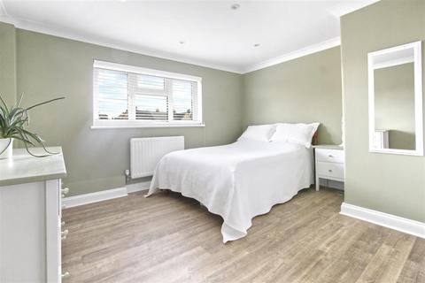 7 Shaw Close, Cheshunt, Waltham Cross, EN8 0HD