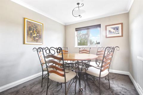 7 Shaw Close, Cheshunt, Waltham Cross, EN8 0HD